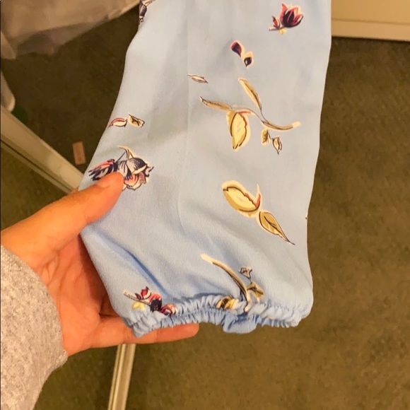 KOHLS LAUREN CONRAD BLUE PRINTED BLOUSE  LIKE NEW - Picture 4 of 5